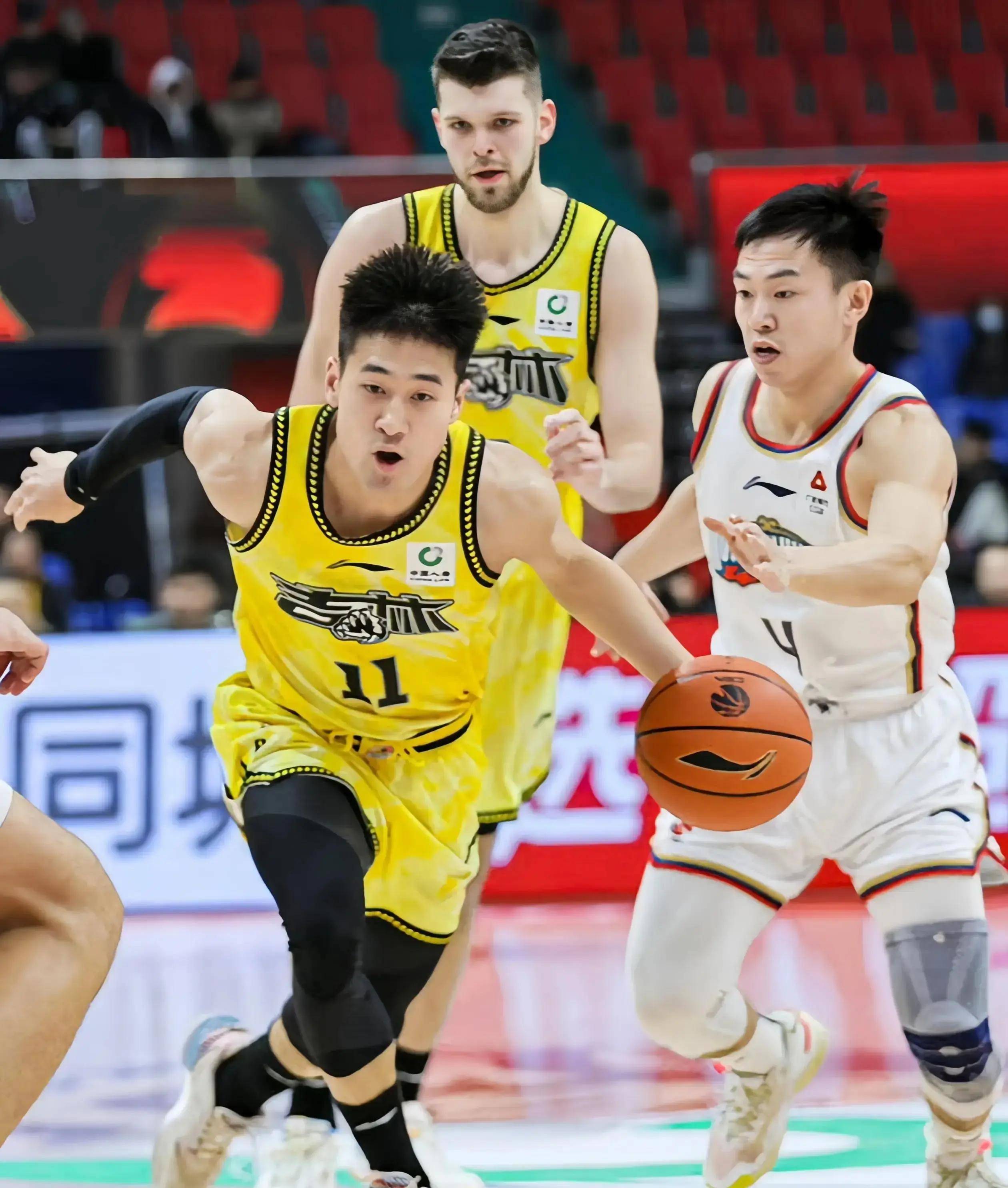 CBA比赛中一场悬疑局势引发热议
