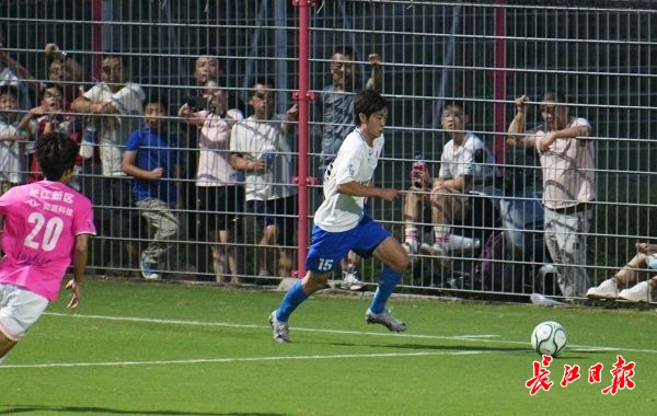 包含球场内外的战斗让人热血沸腾！的词条