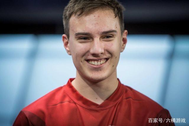 九游官网-FPX鏖战TL，Perkz打出惊人五杀宿敌对决2025世界赛，成为赛场最大亮点