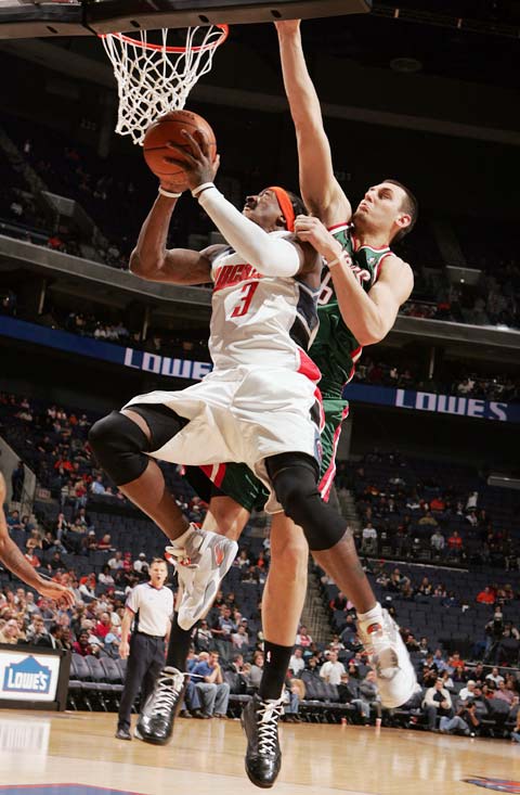 山猫队3-1击败雄鹿队 山猫队3-1击败雄鹿队