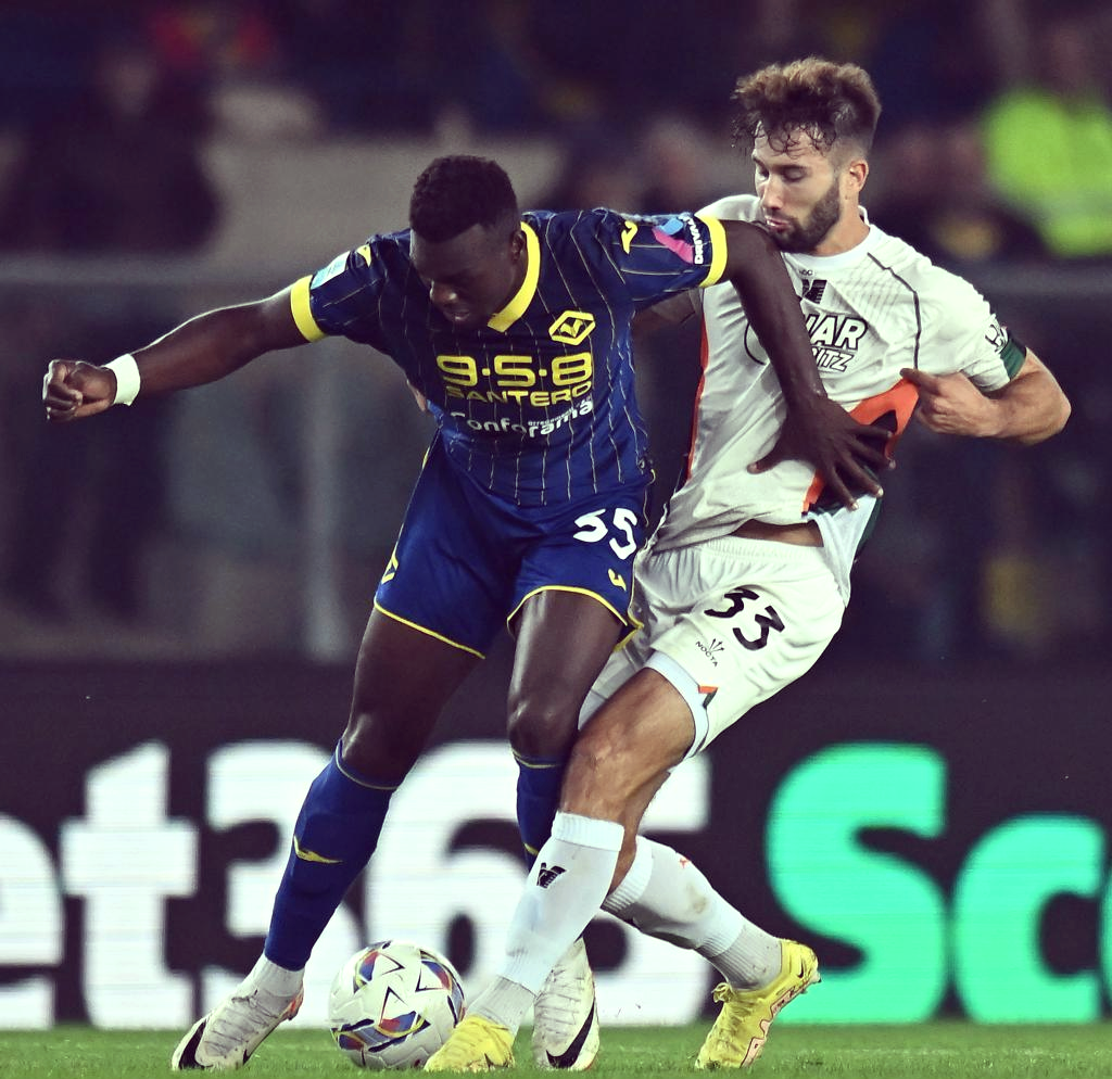 关于那不勒斯巧胜维罗纳,赢得关键三分的信息 关于那不勒斯巧胜维罗纳,赢得关键三分的信息