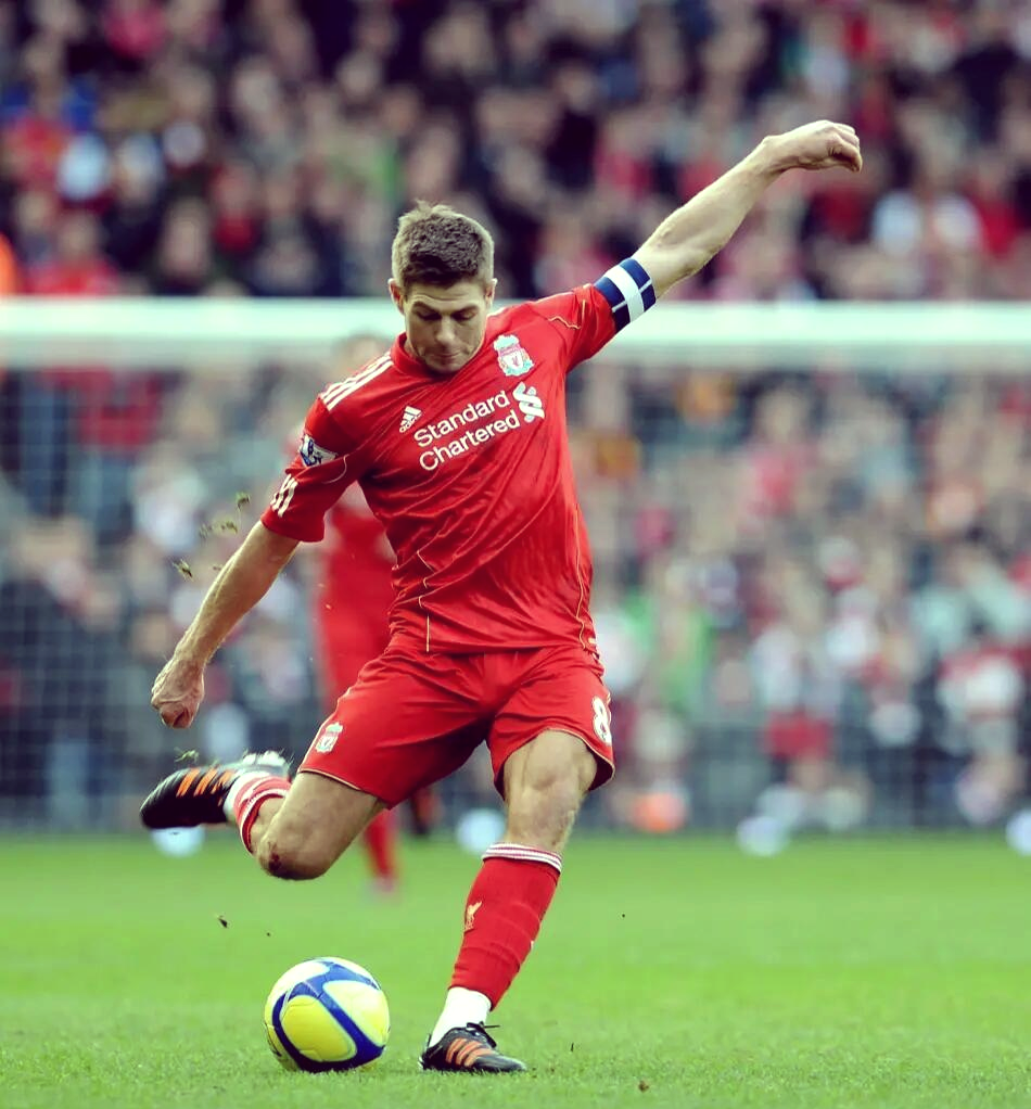 九游官网-沙尔克新援表现抢眼，成为球迷宠儿