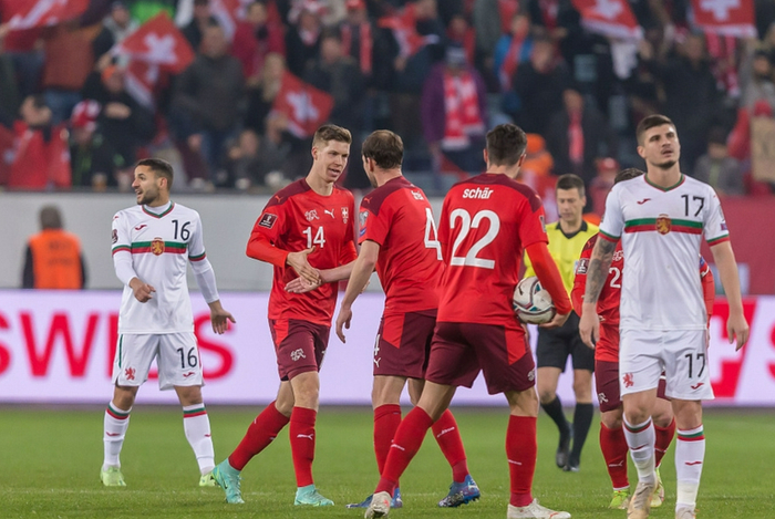 瑞士主场扼杀保加利亚，领跑小组