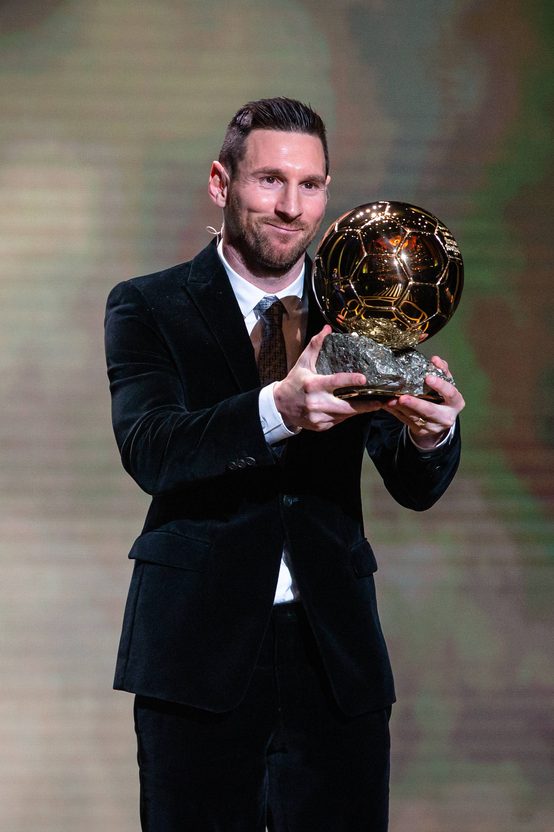 梅西获评年度最佳球员,成就令人瞩目 梅西获评年度最佳球员,成就令人瞩目