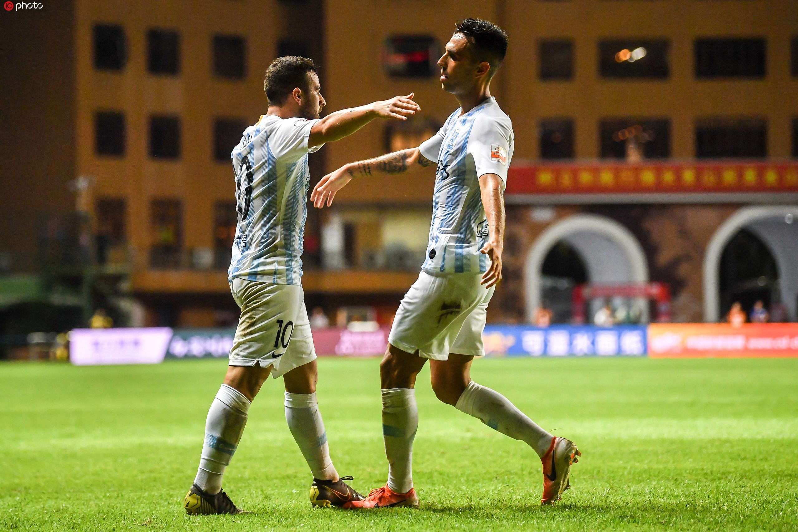 广州富力踢平天津泰达，保级压力增大