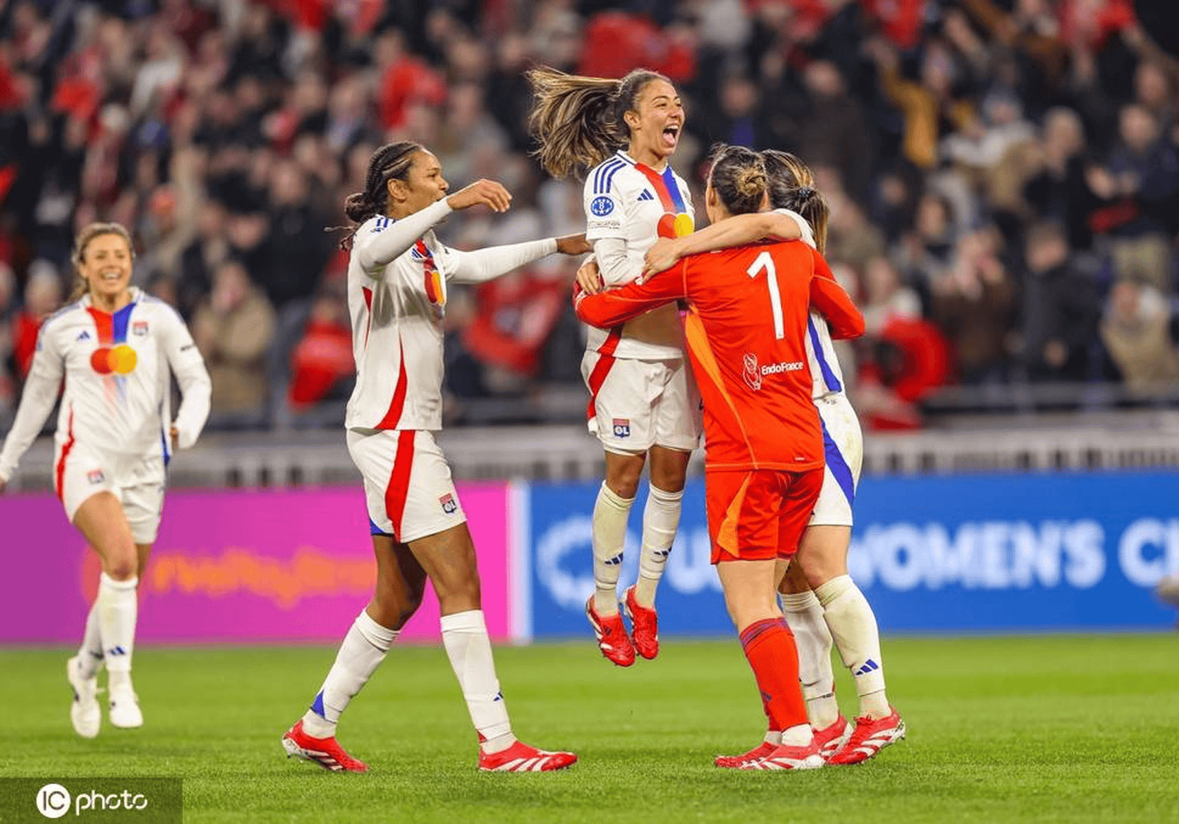 九游娱乐app下载-瓦朗谢纳女足主场迎战甘冈女足，争夺胜利的简单介绍