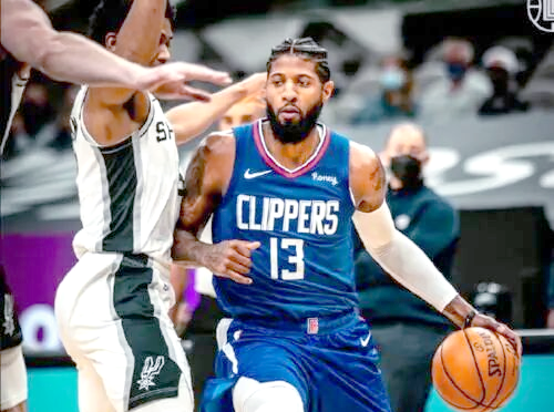 9you娱乐-马刺鏖战快船，德罗赞点燃赛场