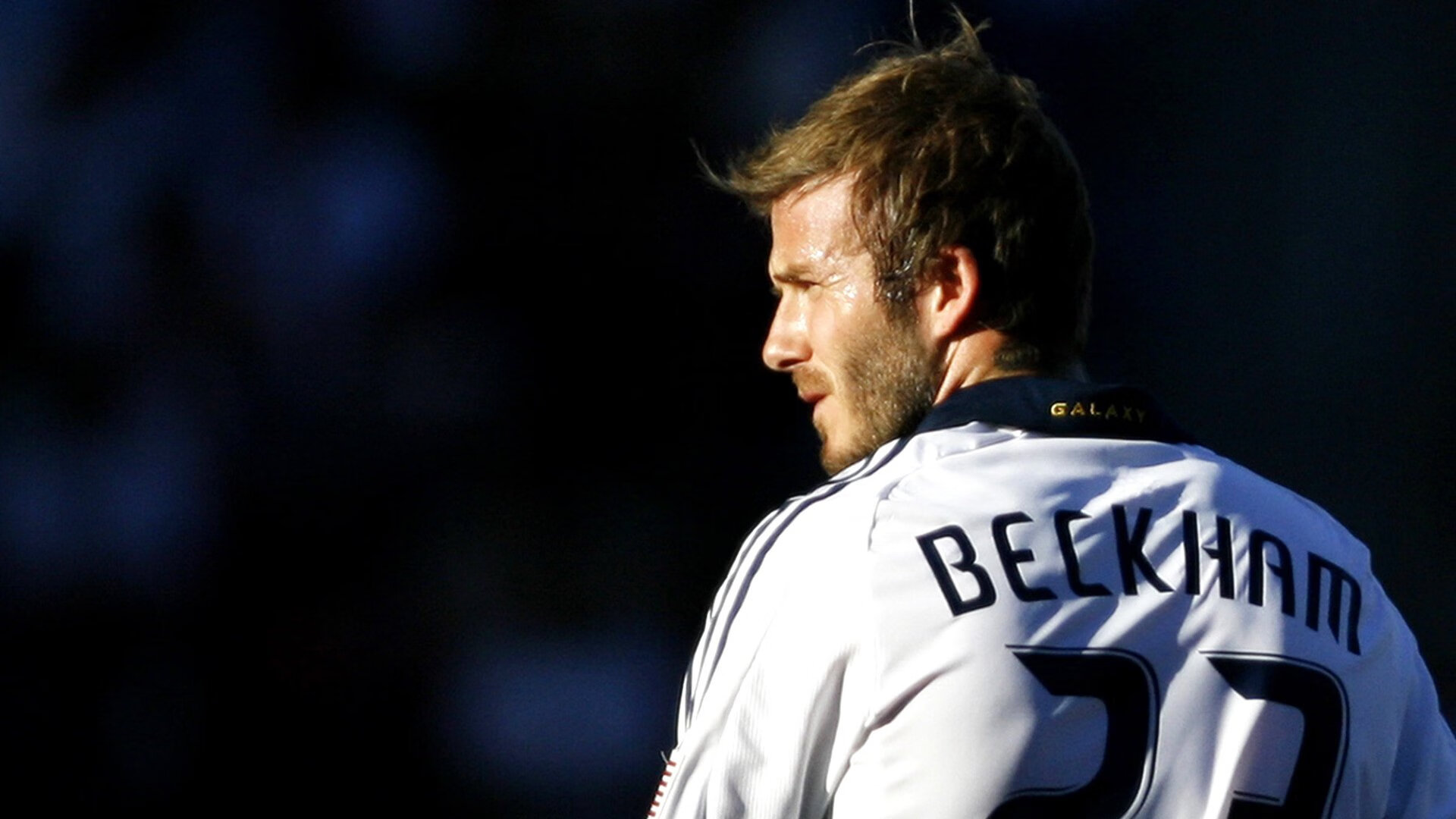 双城绝杀夜，当篮球与足球在同一刻屏住呼吸