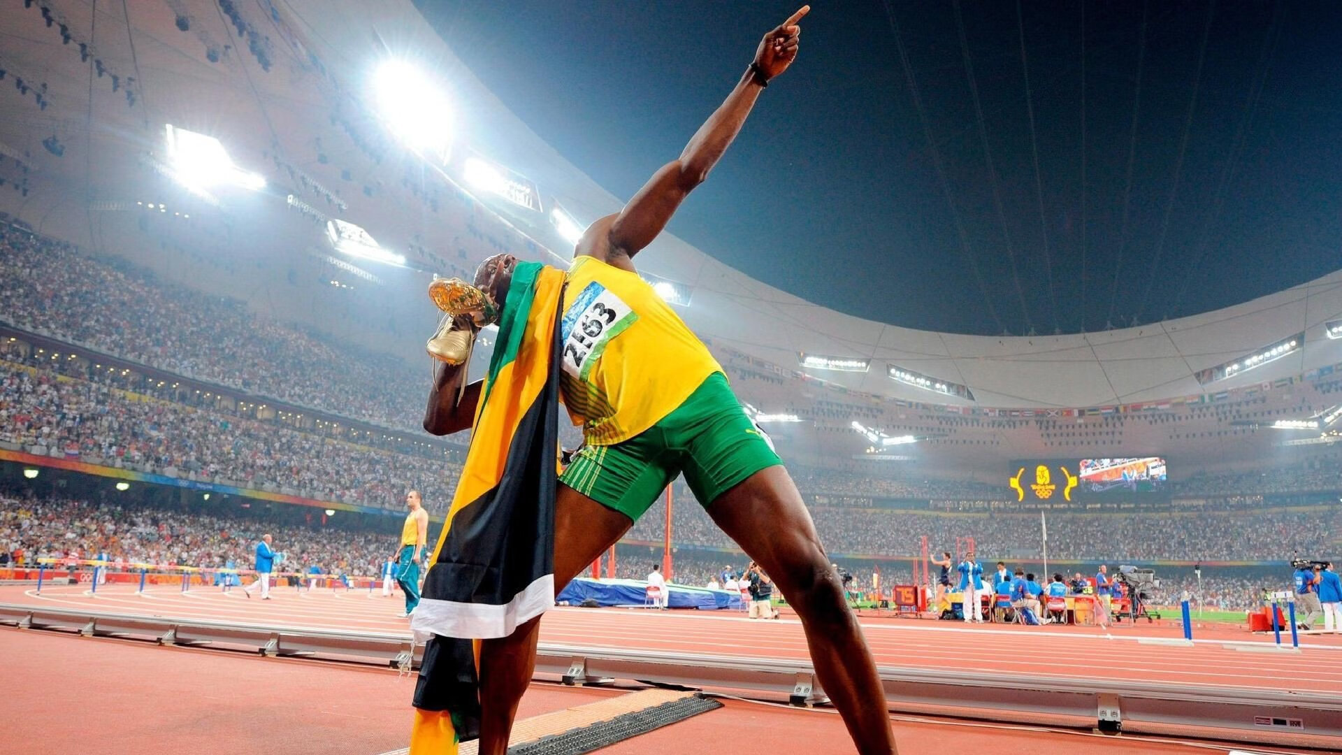 双重奏，黄黑军团横扫巴西，奥亚尔萨瓦尔独奏刷新纪录